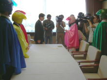 鳥取カレー倶楽部会長より就任証受取