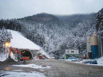 トンネル坑口付近