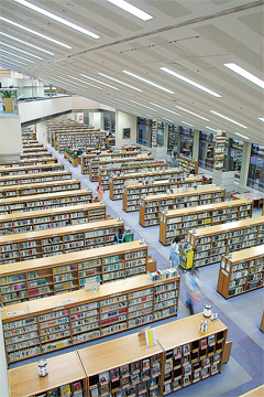 県立図書館の内部の様子