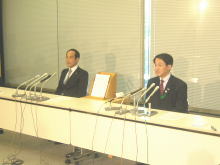 記者会見