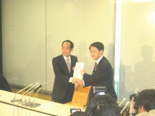 記者会見
