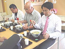 試食
