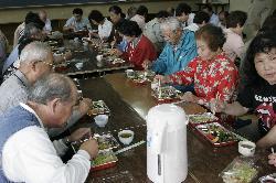 昼食の様子