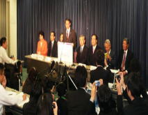 記者会見