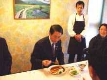 試食