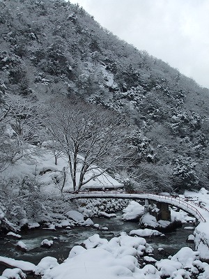 雪の石霞渓