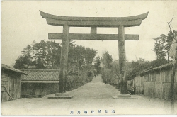 名和神社銅鳥居（明治末）の写真