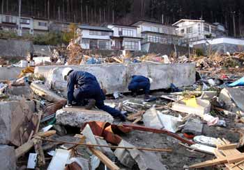 宮城県でのがれき内捜索活動