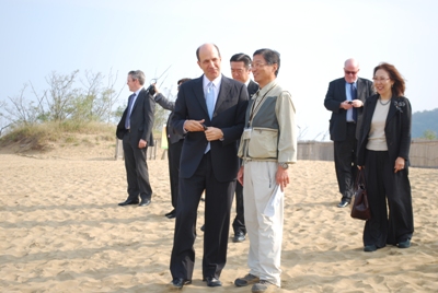 ルース駐日米国大使　砂丘訪問