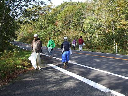 自然保護ボランティア等は道路沿いを担当