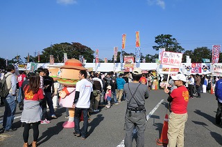 会場賑わい