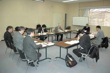 新鳥取県史編さん専門部会（古代中世）での協議の様子の写真