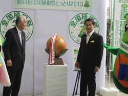 こちらが「木製地球儀」です！