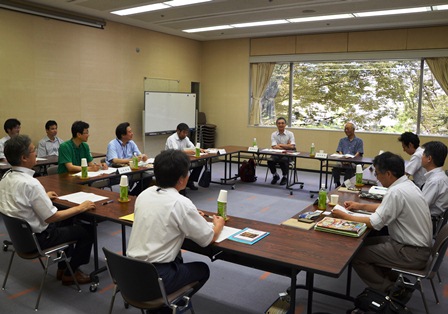 平成24年度第1回新鳥取県史編さん委員会の会場の写真
