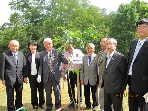 記念植樹の様子