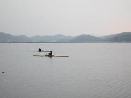 穏やかな湖岸