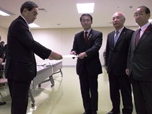 申し入れ