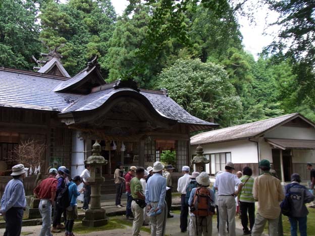 大石見神社で案内をうける