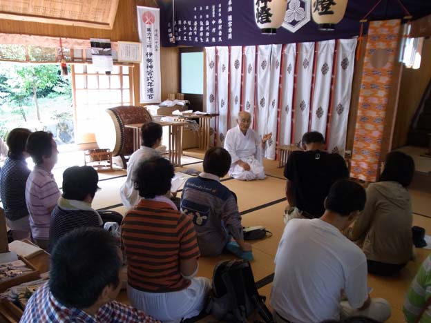 大石見神社で宮司さんのお話を聞きました