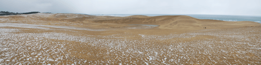 馬の背の風景　うっすら雪化粧