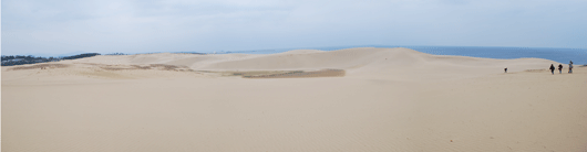 「馬の背」の風景－曇り空で、どんよりとしています