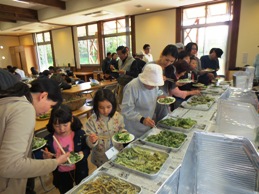 天ぷらの試食会の様子