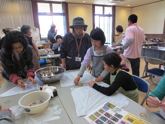 草木染め体験の様子