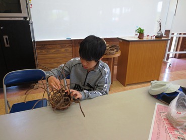 むきばんだ日和「カゴづくり」