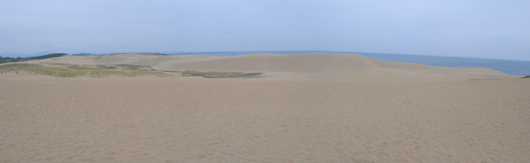 「馬の背」の風景－曇り空の下に横たわっています