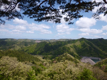 東坂から望む船上山ダム湖