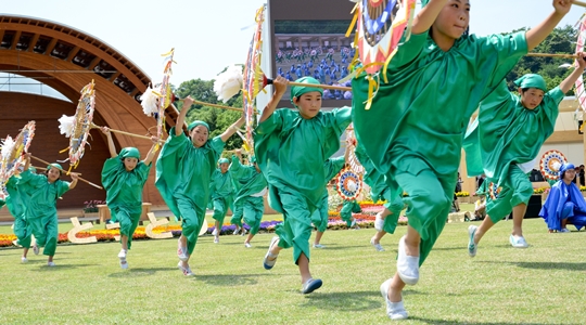 地元のみどりの少年団のパフォーマンス