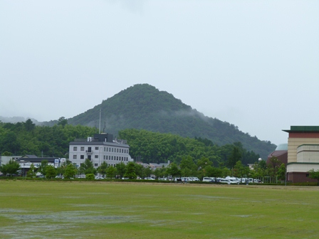 未来中心から望む打吹山