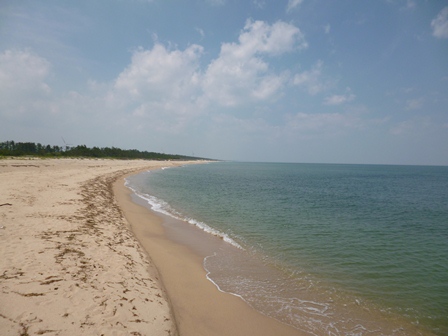 白い砂浜　青い海　青い空