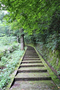 滝山神社の参道階段