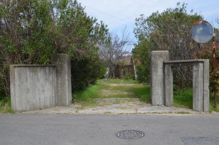 分遣隊本部入口の門柱写真