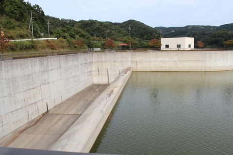 ダムの吐水口