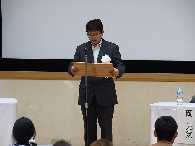 閉会の言葉を述べる大下会長
