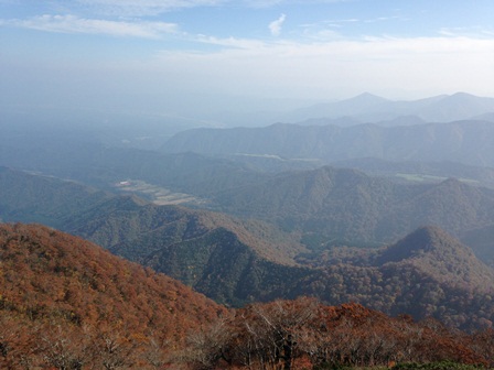 矢筈ヶ山山頂から西方向を望む