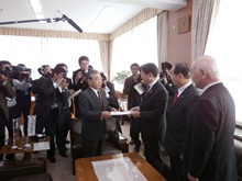 申入れ