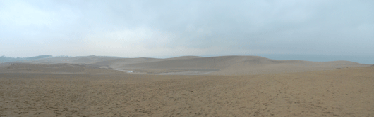 「馬の背」の風景－灰色の雲の下、全体的にぼんやりとした景色です