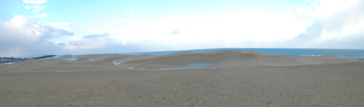 「馬の背」の風景－「馬の背」の上には、青空が広がっています