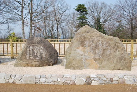 2首の御製の石碑