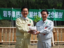岩手県摂待防潮林再生記念植樹1