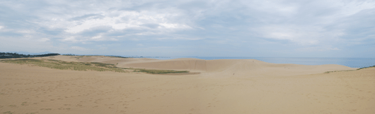 「馬の背」の風景－曇り空が広がっており、風はほとんどありません