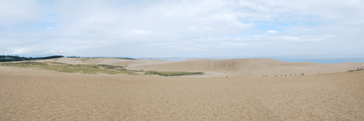 「馬の背」の風景－雲の隙間に青空が見え隠れしています