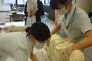 シーツ交換の練習