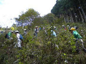 斜面を登る