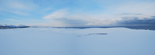 「馬の背」の風景－辺り一面真っ白な絶景の砂丘です