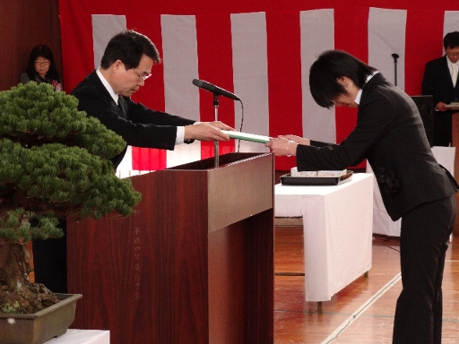 修了証書授与の画像