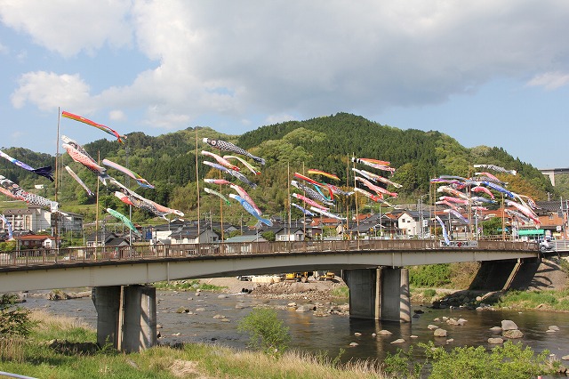 久連橋のこいのぼり